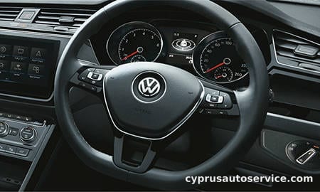 VOLKSWAGEN GOLF TOURAN TDI PREMIUM