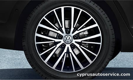 VOLKSWAGEN GOLF TOURAN MILANO EDITION