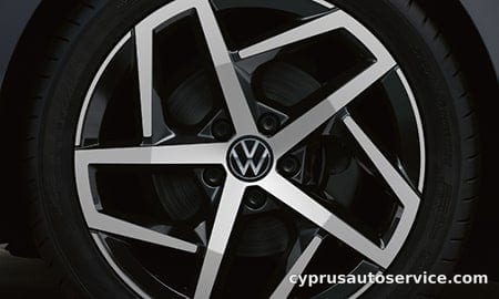 VOLKSWAGEN GOLF VARIANT TDI R LINE PLATINUM EDITION
