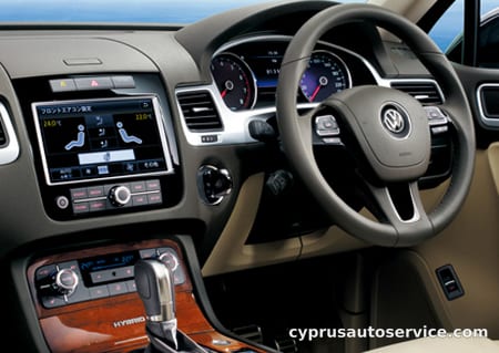 VOLKSWAGEN TOUAREG HYBRID