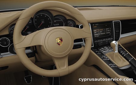 PORSCHE PANAMERA 4