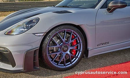 PORSCHE 718 CAYMAN GT4 RS