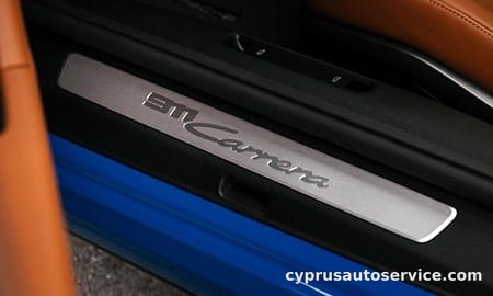 PORSCHE 911 CARRERA 4 GTS