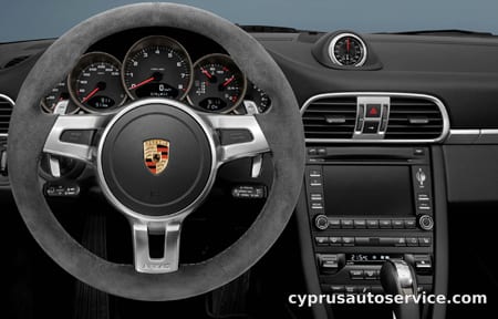 PORSCHE 911 CARRERA 4 GTS