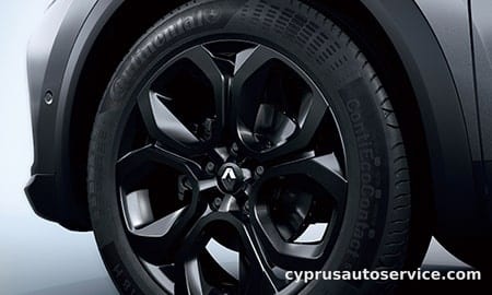 RENAULT CAPTUR BLACK STYLE
